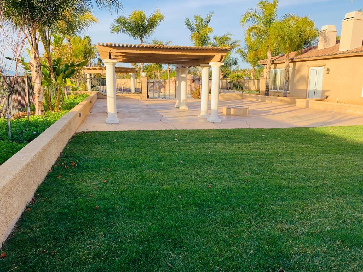 Luxhome Suites N Villa リバーサイド エクステリア 写真
